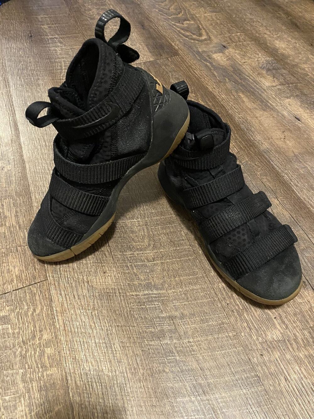 Nike Zoom Lebron Soldier Black Basketball Sneakers Shoe Youth Boys Size 5 Y